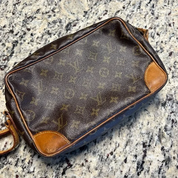 LV Trocadero 24 - Picture 8 of 14